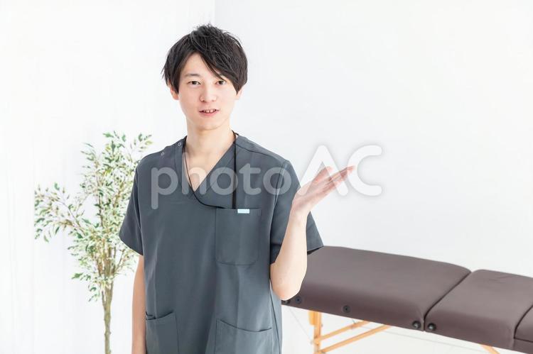 笑顔の整体師　chiropractor 作業療法士,リハビリ,介護士の写真素材