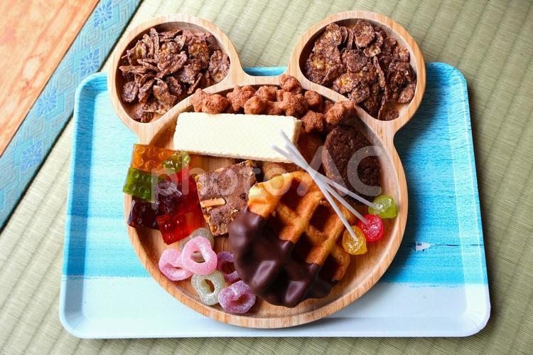 おやつ大集合！みんなでティータイムしよ！ おやつ,お菓子,ティータイムの写真素材