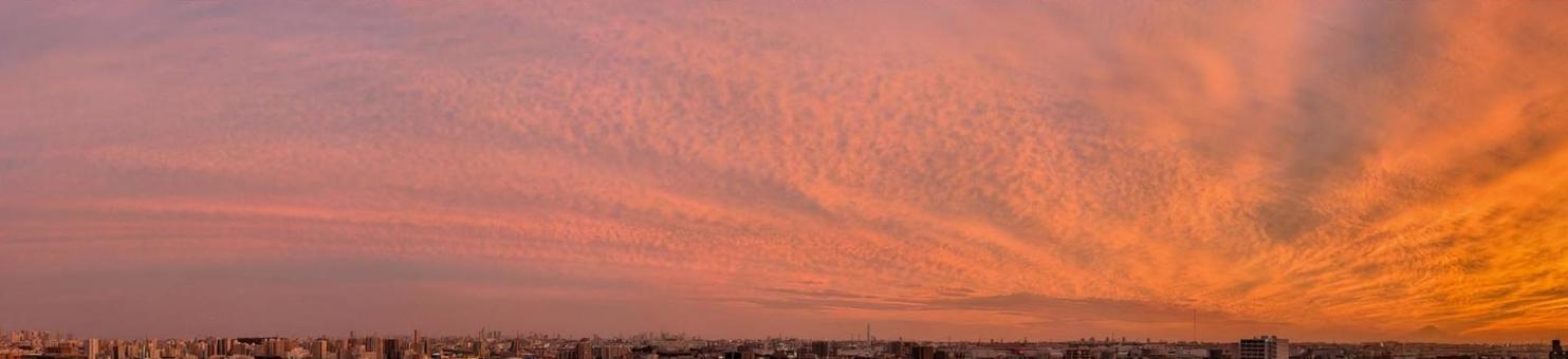 夕焼け空 パノラマ 夕焼け空 パノラマ 夕焼け,空,空模様の写真素材