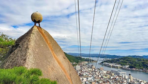 尾道水道と千光寺の玉の岩 千光寺,玉の岩,尾道水道の写真素材