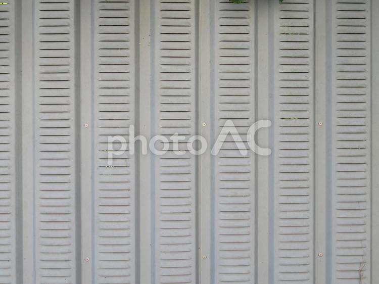 スリットの入った板を組み合わせた外壁 建物,壁,外壁の写真素材