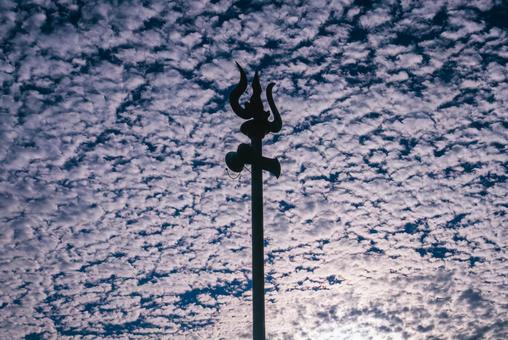 シヴァ神の三叉槍と空 ネパール,シヴァ,三叉槍の写真素材