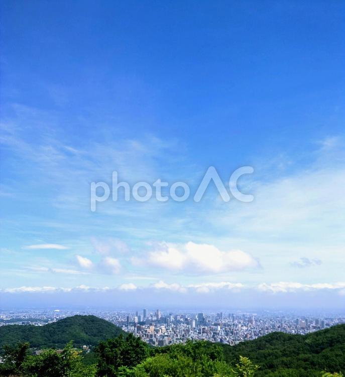 空と山と市街地 高台,風景,背景素材の写真素材