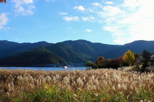 秋の河口湖周辺 秋の河口湖周辺 河口湖周辺,河口湖,湖の写真素材