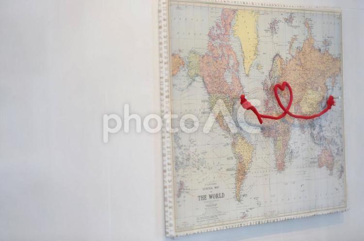世界地図とハート 世界地図,ハート,レトロの写真素材
