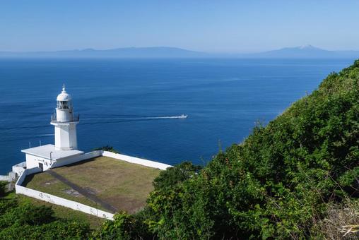 室蘭・地球岬から広がる海 室蘭・地球岬から広がる海 灯台,海,夏の写真素材