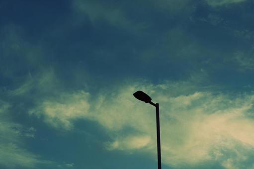 郊外の電灯のシルエット 郊外の電灯のシルエットの写真