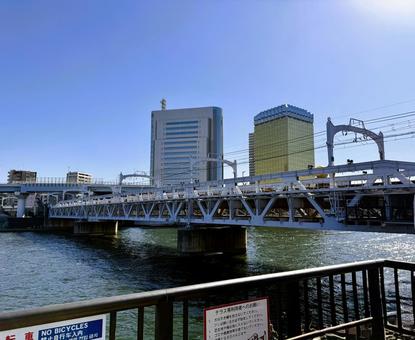 東武伊勢崎線と隅田川 東武伊勢崎線と隅田川 川,東武伊勢崎線,隅田川の写真素材