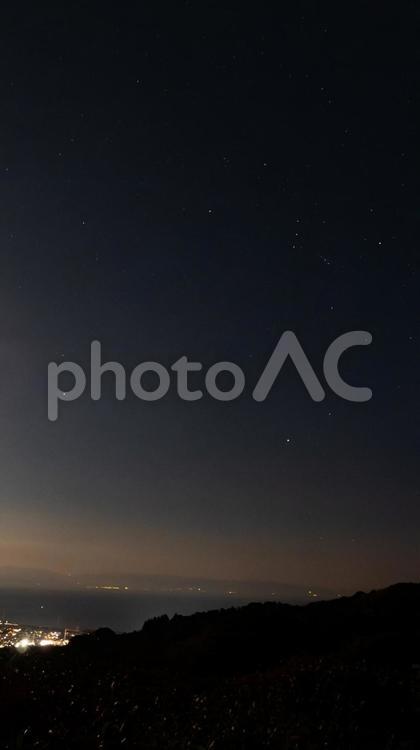 狩人の星、無限の夜 オリオン座,星,光の写真素材