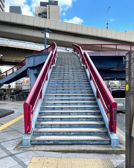 梅新東歩道橋昇降口_711C 歩道橋,階段,昇降口の写真素材