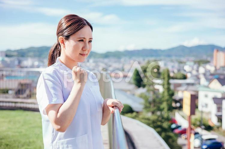 白衣を着た医療従事者の女性（看護師） 看護士,看護師,ナースの写真素材