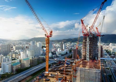 高層ビルの工事現場 高層ビルの工事現場の写真