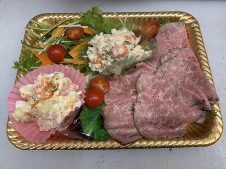 オードブル オードブル,ローストビーフ,ポテトサラダの写真素材