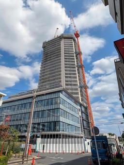 建築中のタワマンの写真