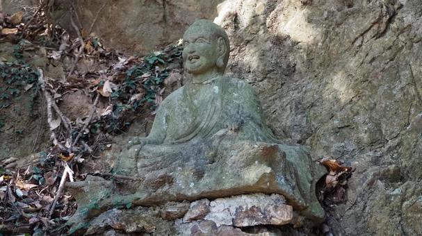 秋の天覧山・山道の石仏（埼玉県・飯能市）の写真