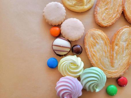 たくさんのカラフルな洋菓子 たくさんのカラフルな洋菓子 お菓子,クッキー,甘いの写真素材
