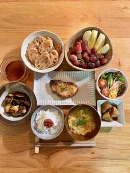 レンジでぶりの生姜味噌定食の写真