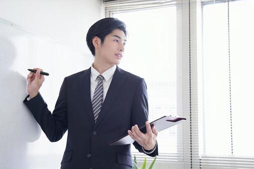 Japanese businessman giving a presentation, presentazione, fiducia, un uomo d'affari, JPG