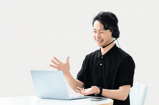 笑顔の男性セミナー講師・インストラクター 男性,パソコン,講師の写真素材