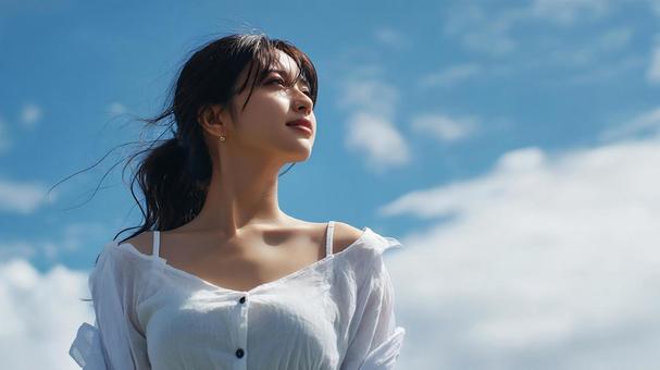 風になびく髪、女性の横顔 風になびく髪、女性の横顔の写真