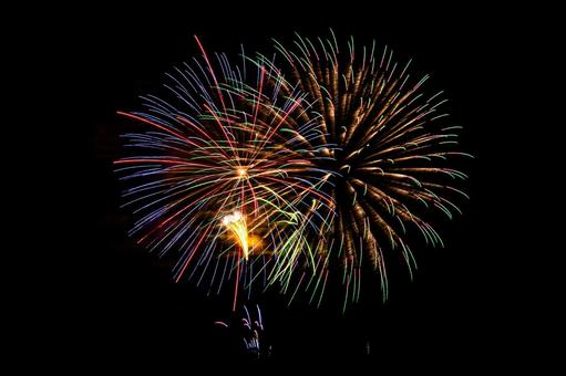 カラフルな打ち上げ花火 カラフルな打ち上げ花火 花火,打ち上げ花火,打上花火の写真素材