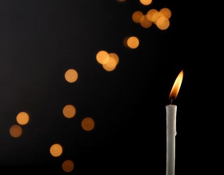 温かみのあるろうそくの幻想的な光1の写真