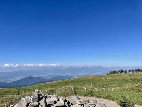 夏の美ヶ原、遠くの街並みと青空 夏の美ヶ原、遠くの街並みと青空 長野県,美ヶ原高原,夏の写真素材