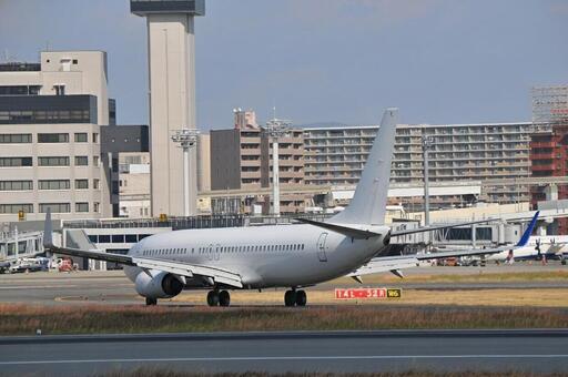 飛行機　ボーイング737　白 旅客機,航空機,エンジンの写真素材