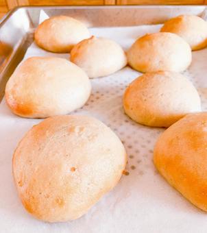 焼きたてのパン 焼きたてのパン 丸パン,ベーカリー,ホカホカの写真素材