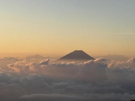 朝焼けと富士山 朝焼けと富士山の写真