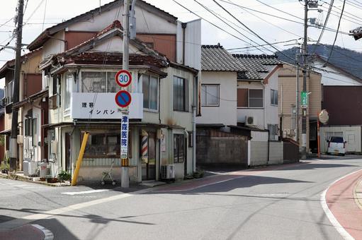 三叉路の田舎町の写真
