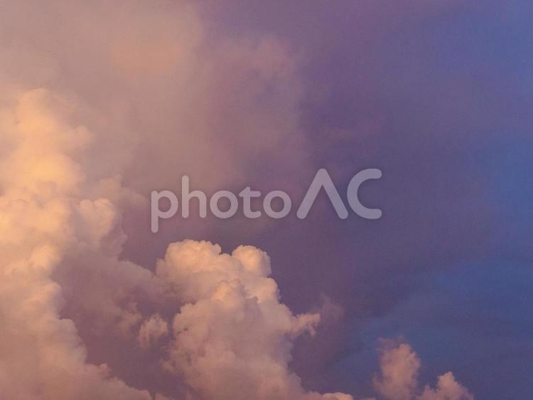 夕暮れ時の空 夕暮れ時の空,空,雲の写真素材