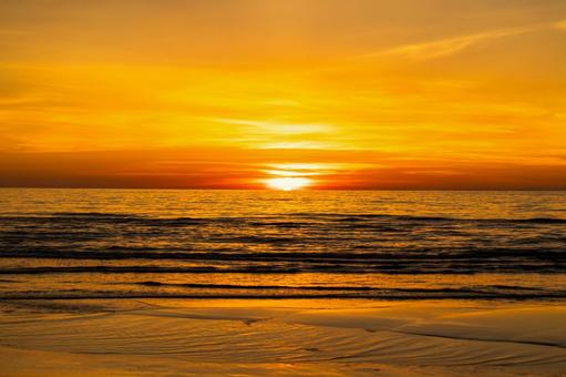 沈みゆく夕日 夕日,海,夕方の写真素材