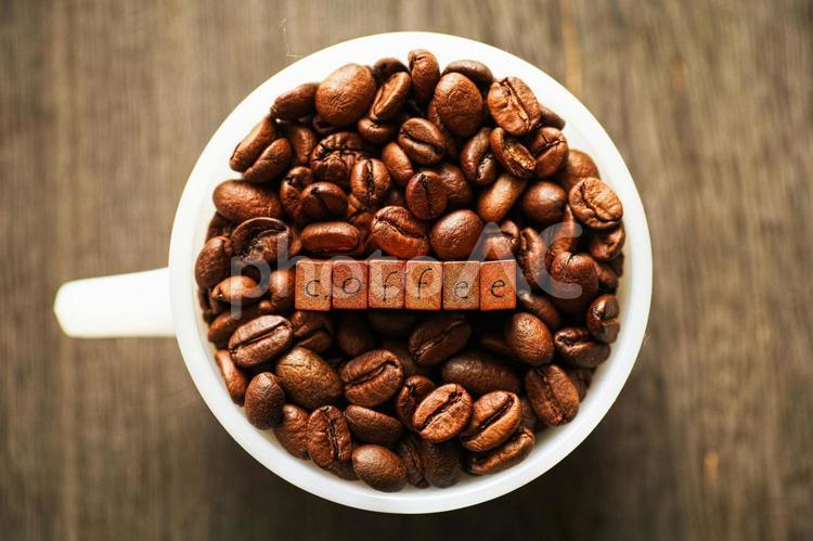 コーヒー豆と文字 コーヒー,カップ,カフェの写真素材
