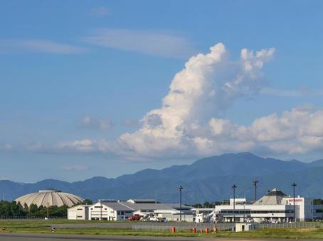 夏（9月）の信州まつもと空港 遠景 夏,信州まつもと空港,松本空港の写真素材