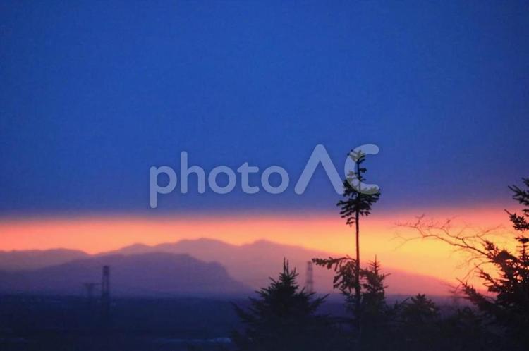 曇りのち夕焼け 夕焼け,夕日,夕方の写真素材