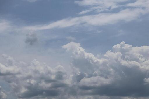 雲の多い空 雲,多い,空の写真素材