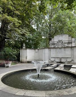 公園の噴水(ロンドン) 公園の噴水(ロンドン)の写真