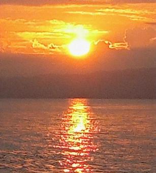 夕日と海 夕日と海の写真