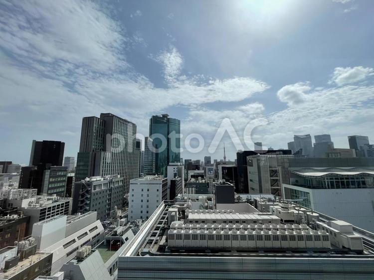ビル群　室外機　エコ ビル,真夏,気温の写真素材