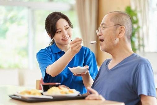 A caregiver who assists the elderly with meals, perawat, wong tuwa, meal, JPG