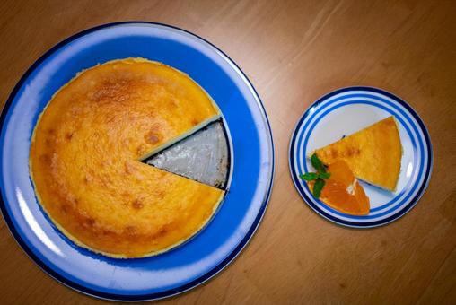 切り分けられたチーズケーキ チーズケーキ,ケーキ,デザートの写真素材