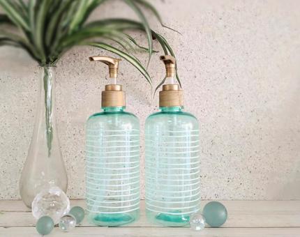 シャンプー類の詰め替えボトル グリーン 詰め替え,詰め替えボトル,シャンプーの写真素材