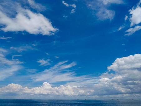 海上に広がる青空 海上に広がる青空 青空,海上,夏雲の写真素材