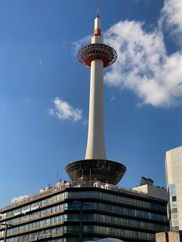 京都タワー 京都駅前,ランドマーク,131mの写真素材