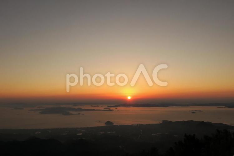 瀬戸の夕日 日暮れ,暁,太陽の写真素材