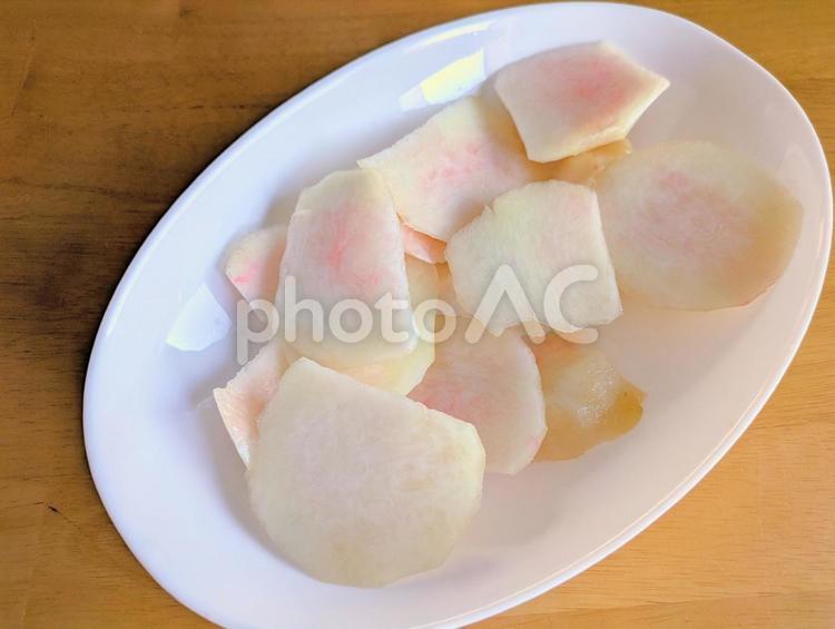 夏の恵み、カットされた桃 桃,フルーツ,果物の写真素材