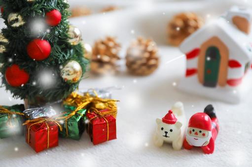 サンタクロースとクリスマスツリー サンタクロース,サンタ,クリスマスの写真素材