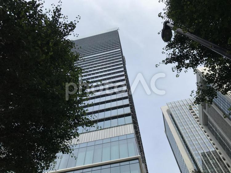 都会のビジネス街と青空、ビジネスイメージ ビジネス街,オフィス,ビジネスの写真素材
