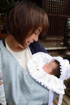 Grandmother and baby (male) visiting the shrine 31 days, shrine visit, first visit to shrine, early palace, JPG